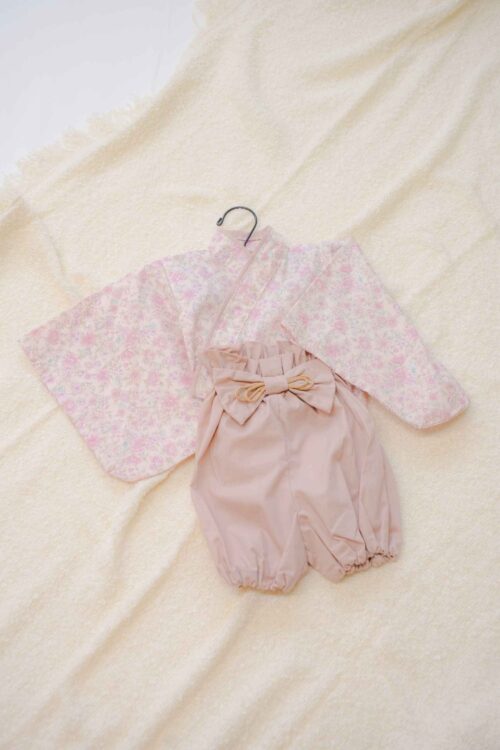 フォトスタジオ家族日和名古屋店の100日祝い衣装