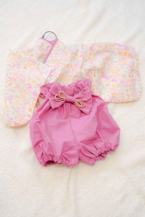 フォトスタジオ家族日和名古屋店の100日祝い衣装