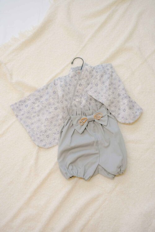 フォトスタジオ家族日和名古屋店の100日祝い衣装