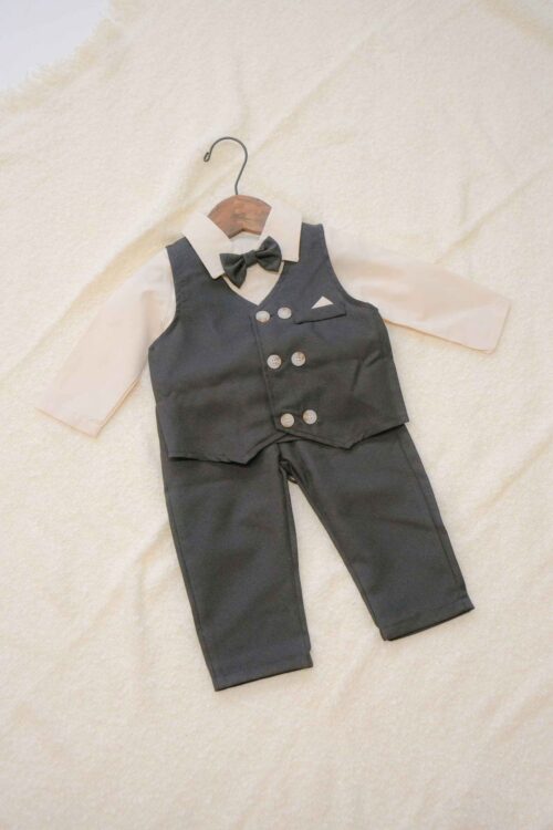 フォトスタジオ家族日和名古屋店の100㎝の衣装